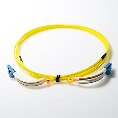 Colore giallo duplex del cavo di toppa della fibra mista dello Sc UPC stivale di angolo di 90 gradi