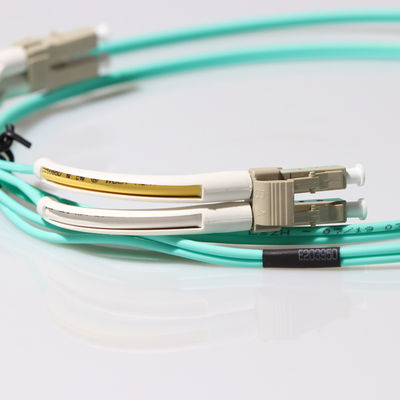 Cavo su misura del cavo di toppa della fibra dello Sc LC di 1m con lo stivale di angolo di 90 gradi