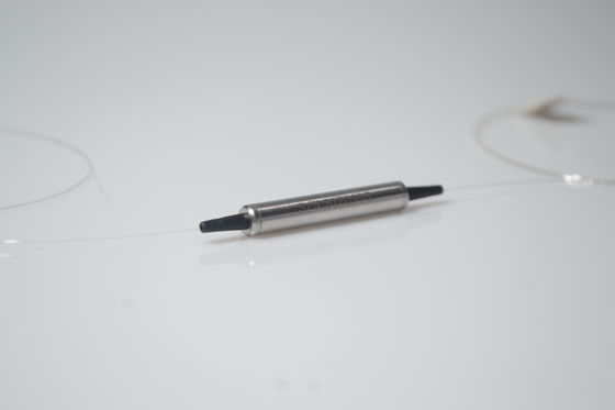 L'isolatore a fibra ottica EDFA/CATV ha usato l'alto isolamento dell'ampia banda 3 porti 1x2 40 0,35 Db (0,10 massimo di 0,5) 1310 o 1550 Db di nanometro